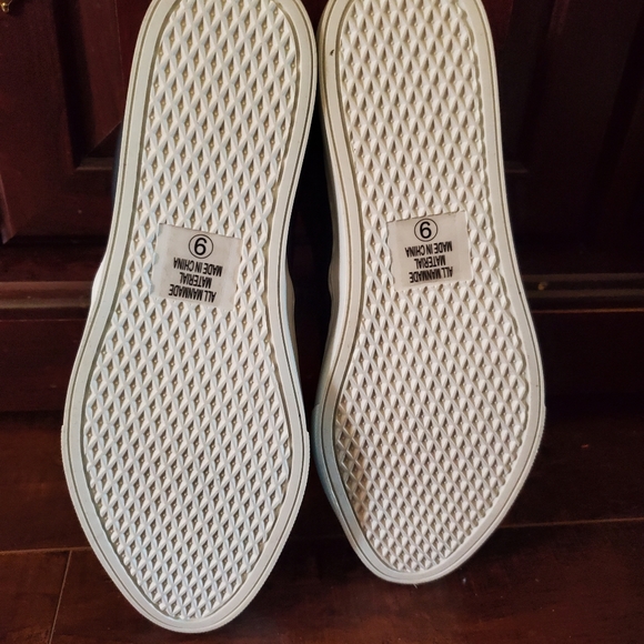 NEW Platform Sneakers (Faux Leather) Black Slip On - Picture 5 of 6